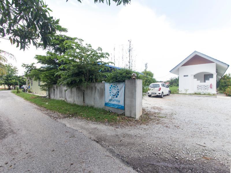 Alpha Motel Pantai Cenang  Exterior photo